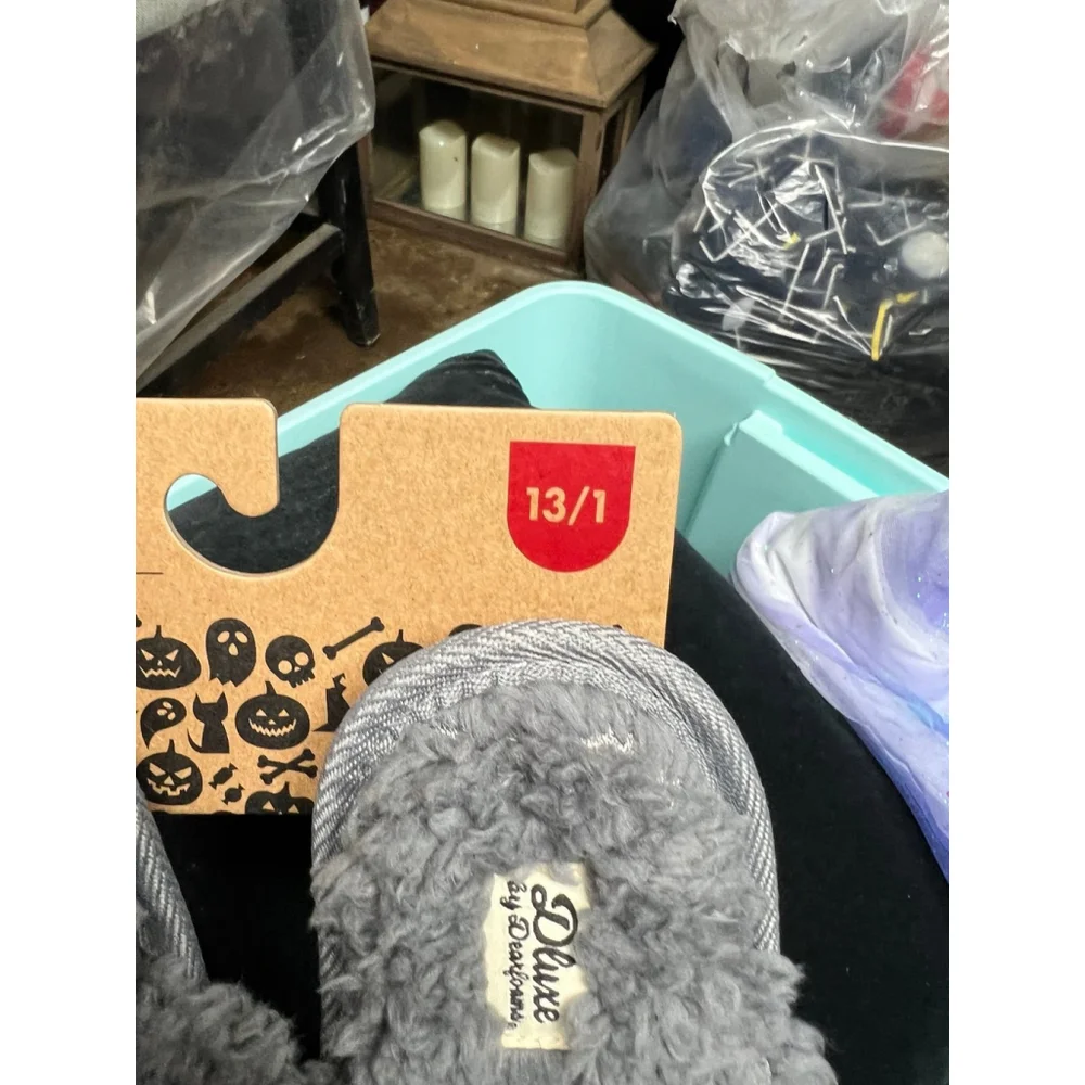 New DLUXE by Dearfoams Kids Skeleton Peace Sign Slide on Slippers Gray 13/1 New